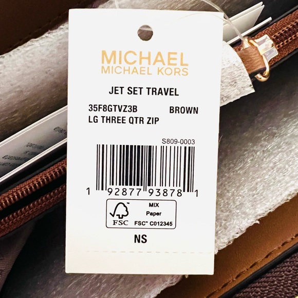 Michael Kors Jet Set Travel Large Three Quarter Zip Wallet - Picture 11 of 15